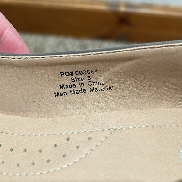 Size 8 Journeys gray dress shoes - Picture 5 of 5